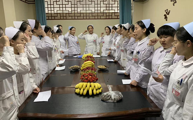 【5.12护士节】押球,押球（中国）举办茶话会白衣天使受表彰(图2)