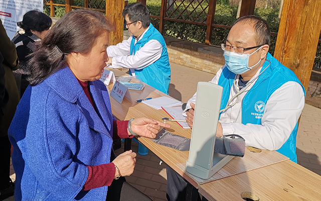 【学雷锋日】押球,押球（中国）举办“爱满京城，牵手智慧家医”志愿服务活动(图5)